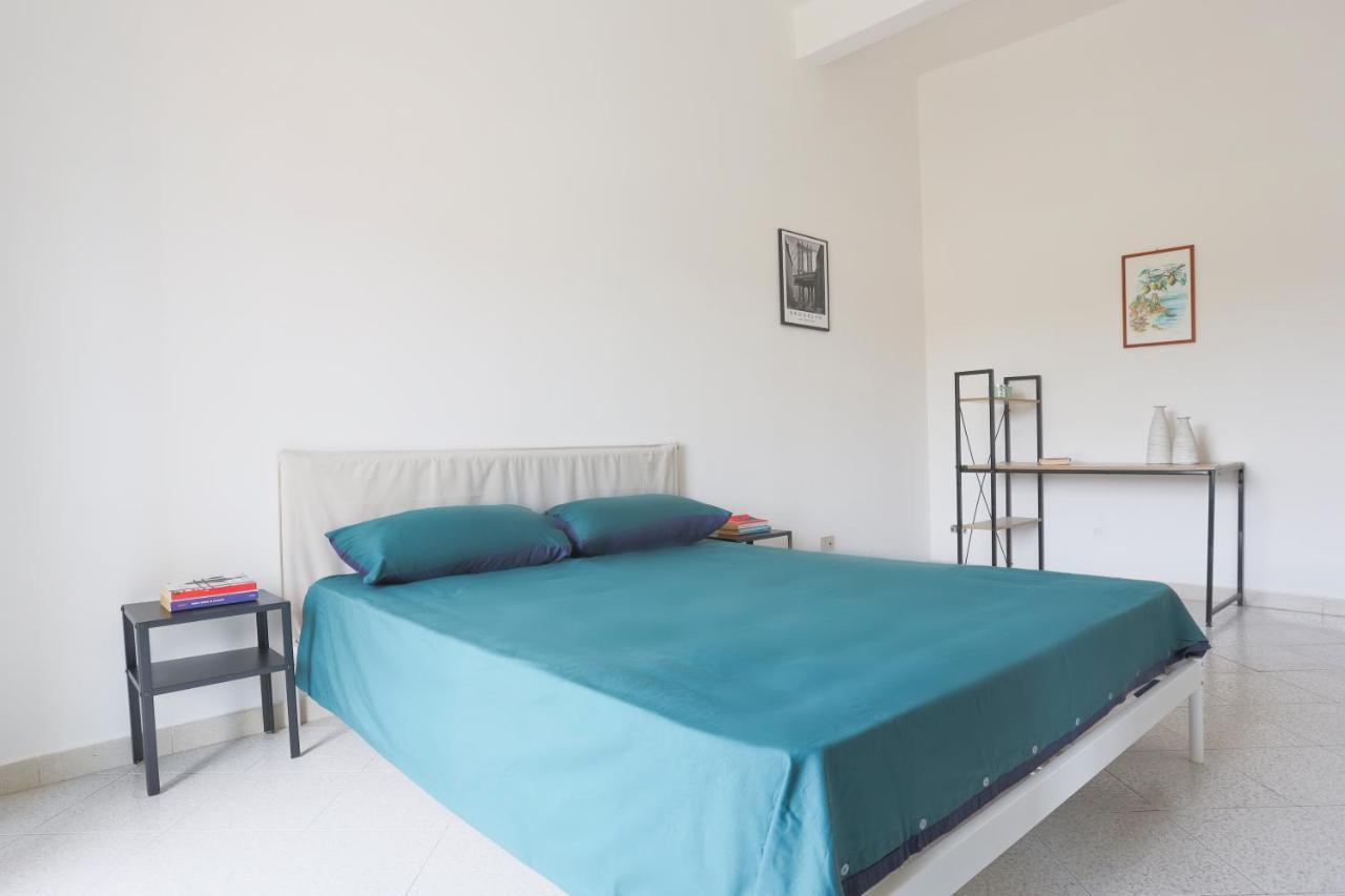 Bright Near The Sea With Parking Apartment