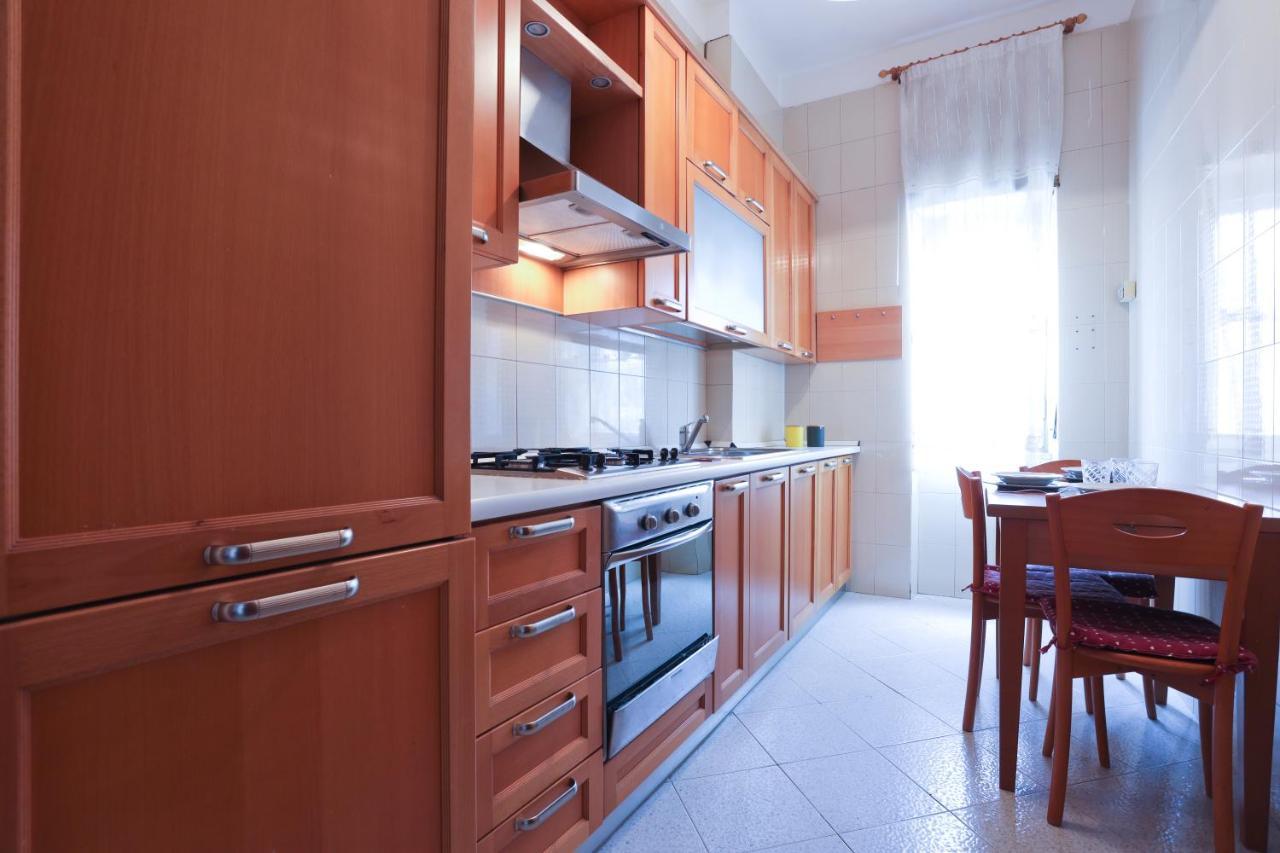 Bright Near The Sea With Parking Apartment *
