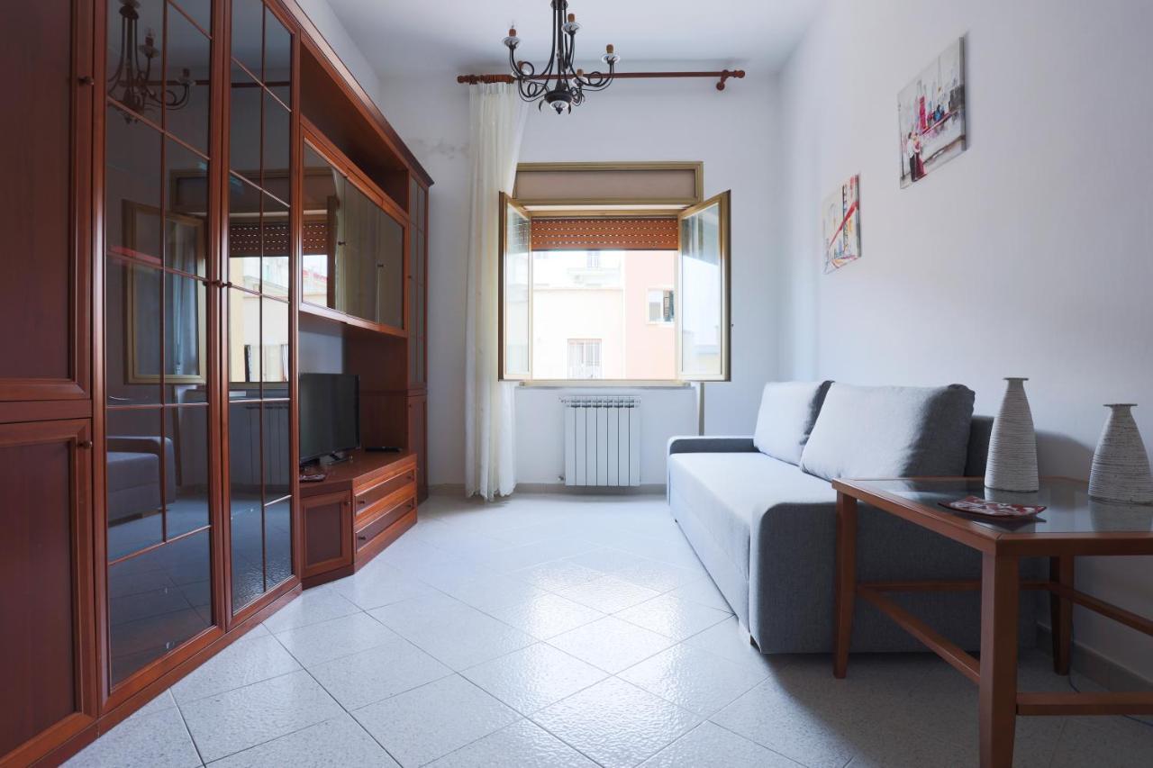 Bright Near The Sea With Parking Salerno